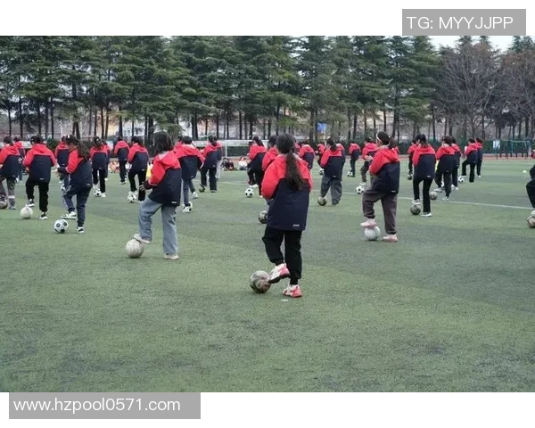 山东菏泽乡村少女踊跃参与亚足联女足日活动点燃绿茵梦想